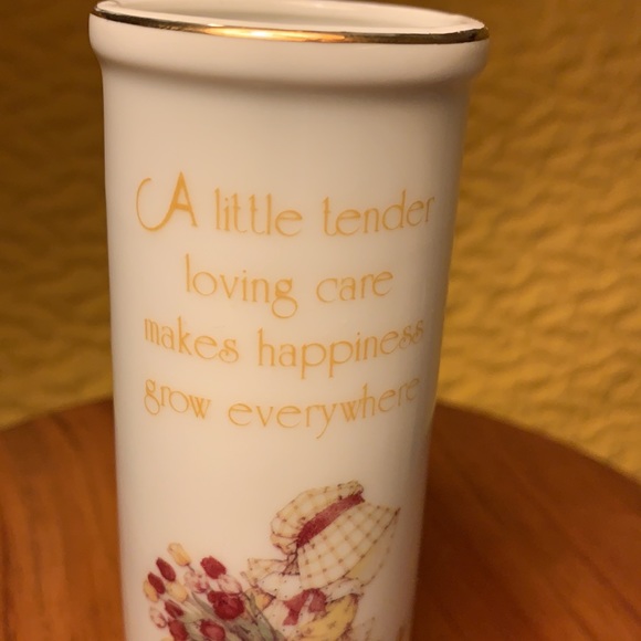 Vintage Holly Hobby Vase Genuine Porcelain. - Picture 4 of 4